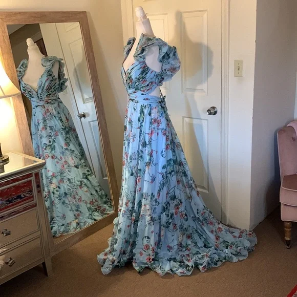 MAC DUGGAL
Indy A-Line Ruffled Back-Lace Chiffon Gown - Picture 9 of 17